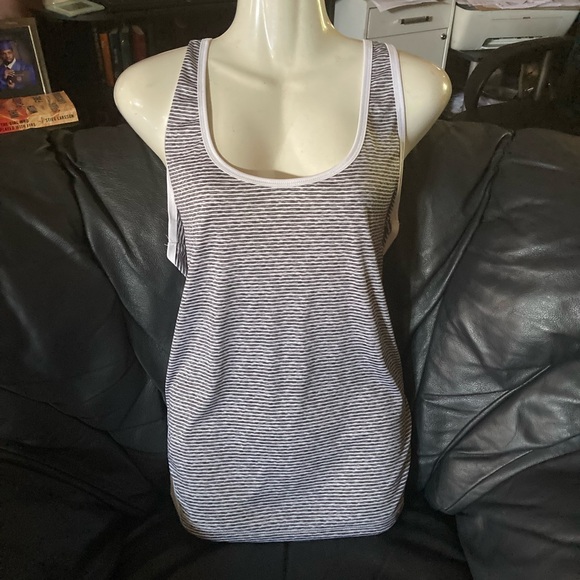 Old Navy Semi-fitted Active Striped Tank Top Size Large - Picture 2 of 4